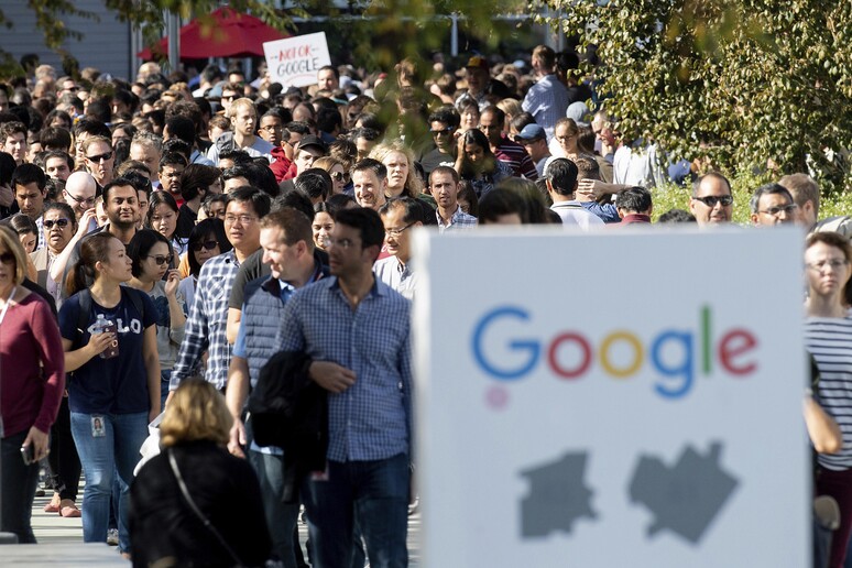 I lavoratori di Google marciano contro gli abusi sessuali © ANSA/AP