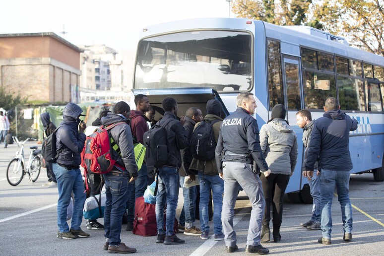 - RIPRODUZIONE RISERVATA