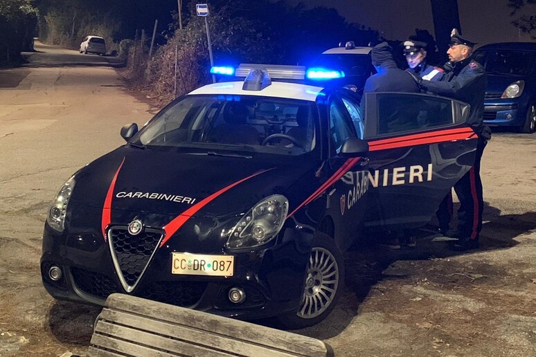 Estorsione a 18enni per restituire telefoni, arrestato da Cc - RIPRODUZIONE RISERVATA