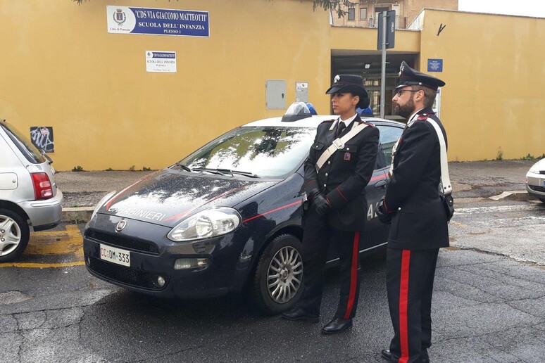 Due carabinieri -     RIPRODUZIONE RISERVATA