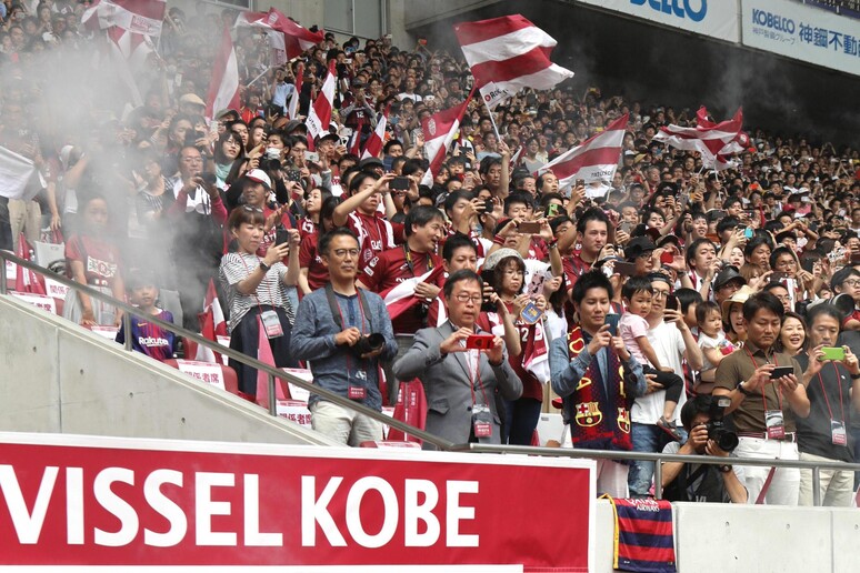 La presentazione di Iniesta con la maglia del Vissel Kobe, nel 2018 © ANSA/EPA