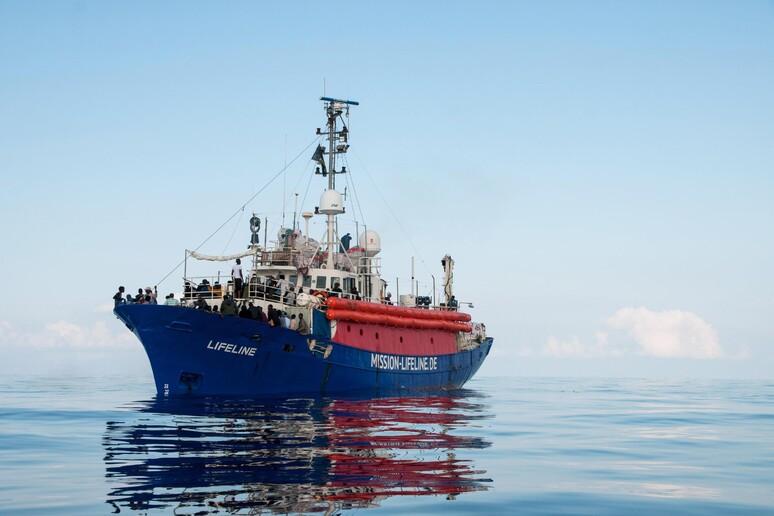 La nave Lifeline © ANSA/EPA
