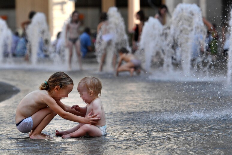 Caldo a Genova - RIPRODUZIONE RISERVATA