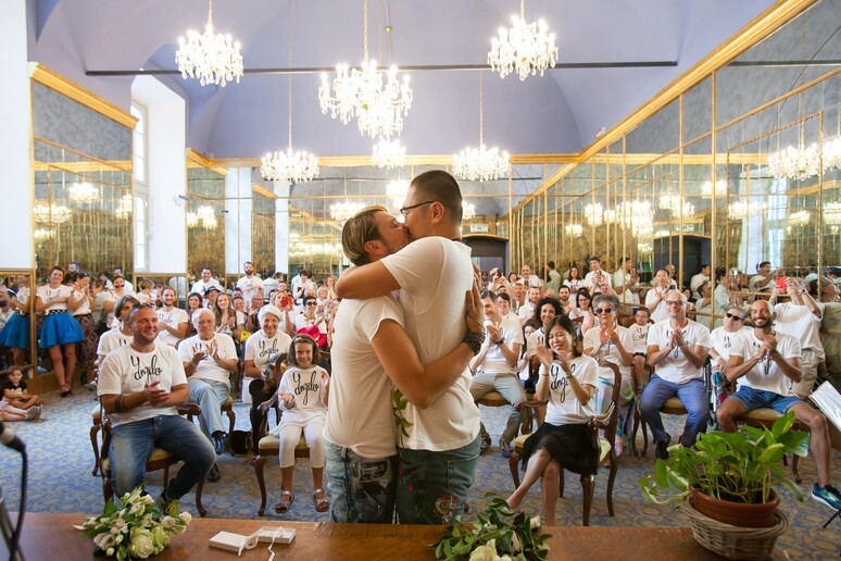 Angelo e Yang 3 matrimoni e lettera Sala Notizie Ansa.it