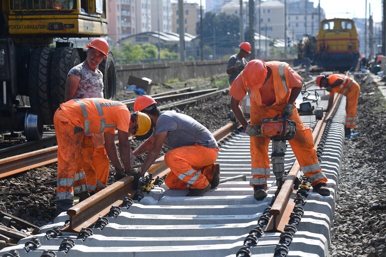 - RIPRODUZIONE RISERVATA