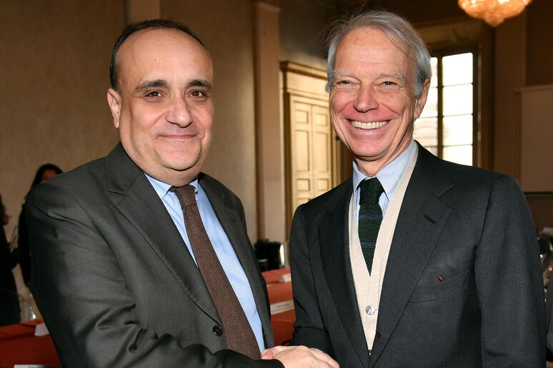 Il ministro Bonisoli con il presidente Aie Ricardo Franco Levi - RIPRODUZIONE RISERVATA