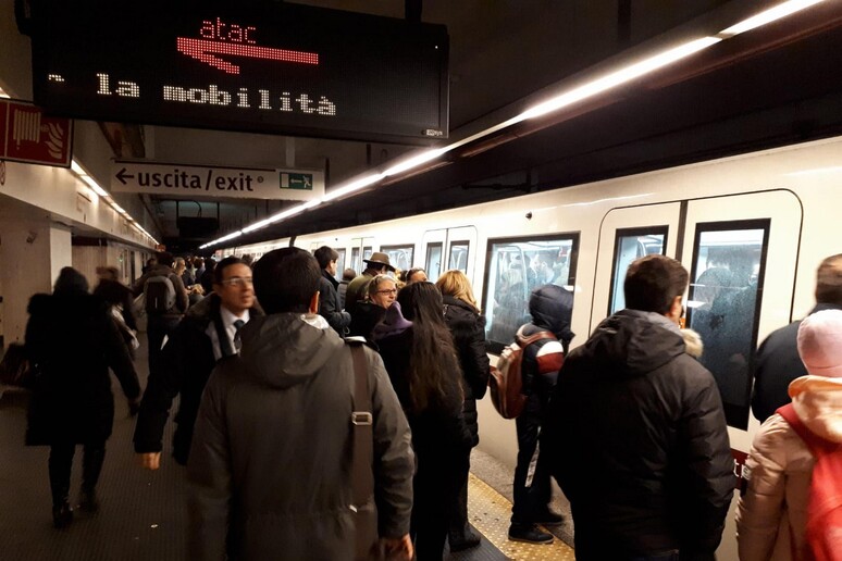 La fermata di una metropolitana - RIPRODUZIONE RISERVATA