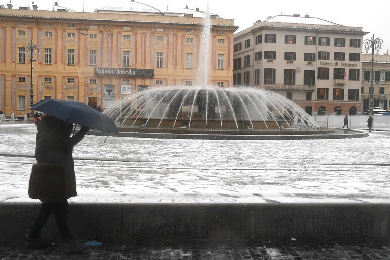 Maltempo: nevica a Genova e sulla Liguria - RIPRODUZIONE RISERVATA