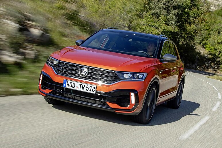 T-Roc R, la cura  'vitaminica ' giova al crossover Volkswagen - RIPRODUZIONE RISERVATA