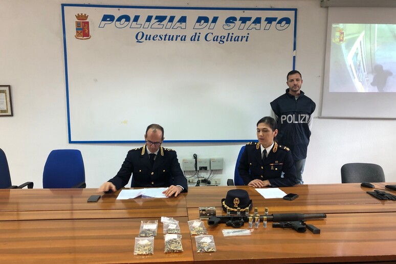 Cagliari, conferenza stampa Polizia su arresti rapinatori - RIPRODUZIONE RISERVATA