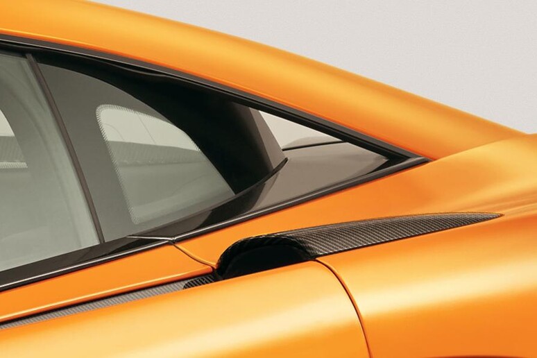 McLaren, al salone di NY anteprima mondiale per 570S Coupé - RIPRODUZIONE RISERVATA