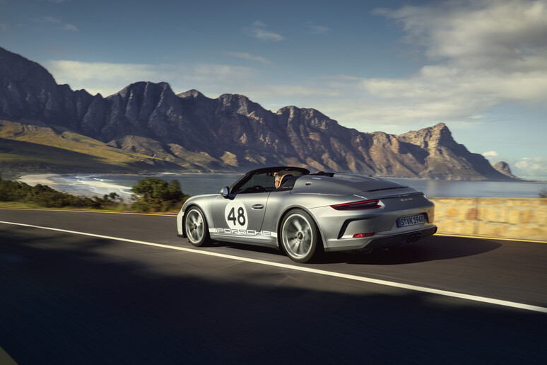 Porsche alza velo su 911 Speedster con pack Heritage - RIPRODUZIONE RISERVATA