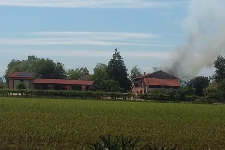 fiamme in casa colonica nel trevigiano - RIPRODUZIONE RISERVATA