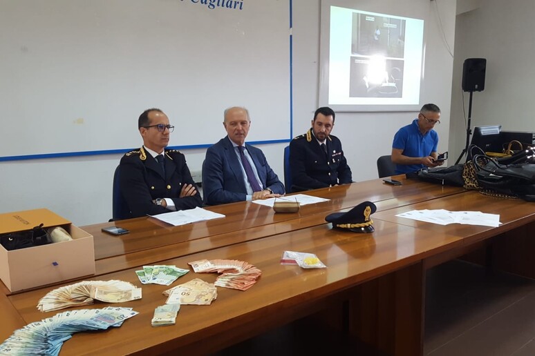 Droga: conferenza stampa Questura Cagliari - RIPRODUZIONE RISERVATA