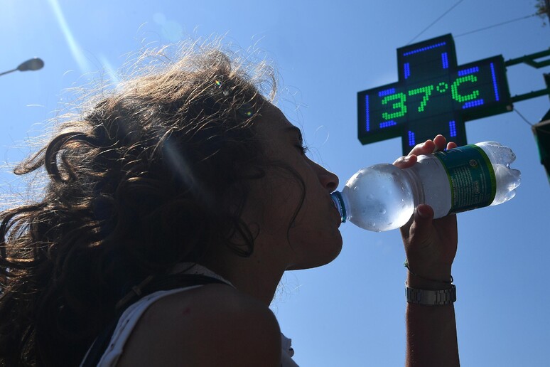 ALLARME CALDO E MANCANO I MEDICI, EMERGENZA ESTATE - RIPRODUZIONE RISERVATA