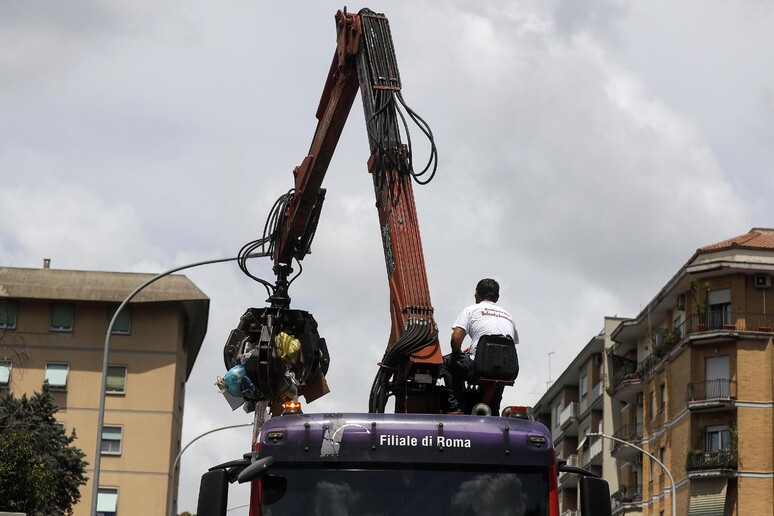 - RIPRODUZIONE RISERVATA