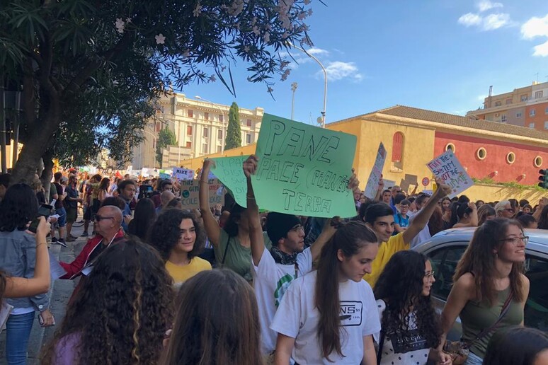 Clima: 5mila in piazza a Cagliari per l 'ambiente - RIPRODUZIONE RISERVATA