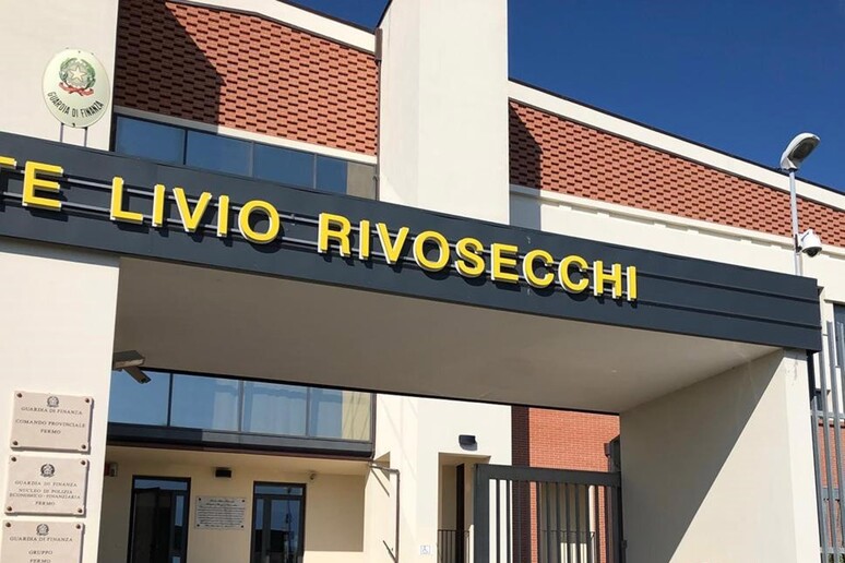 - RIPRODUZIONE RISERVATA