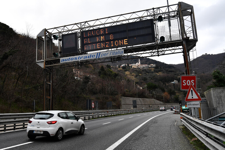 - RIPRODUZIONE RISERVATA