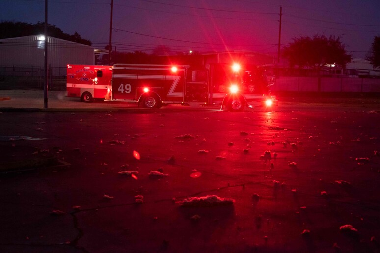 Vigili del fuoco a Houston - foto AFP/ Mark Felix © ANSA/AFP