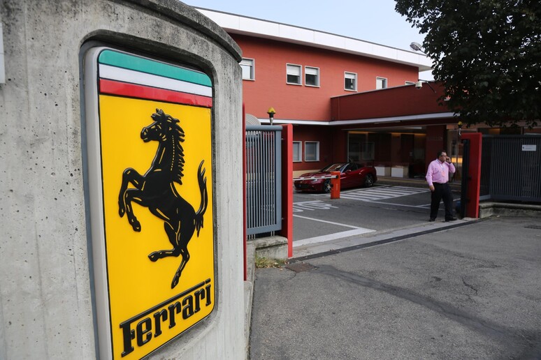 FERRARI - RIPRODUZIONE RISERVATA