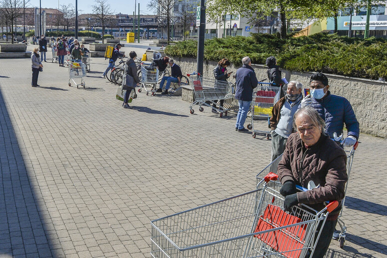 - RIPRODUZIONE RISERVATA