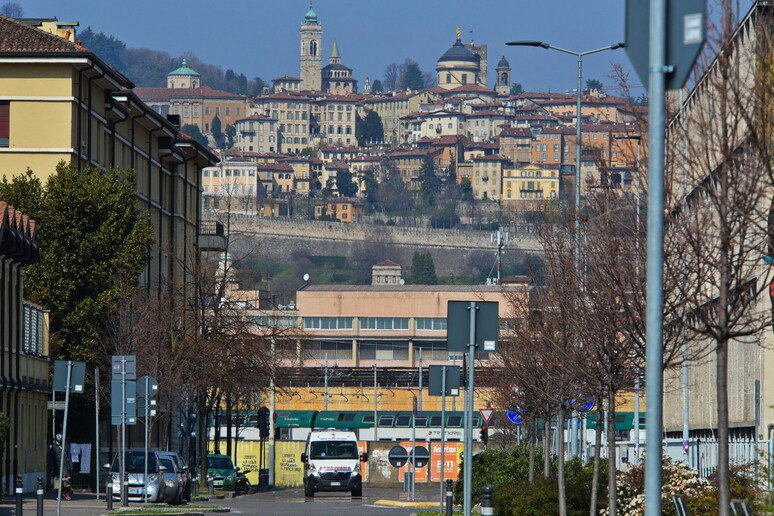 - RIPRODUZIONE RISERVATA