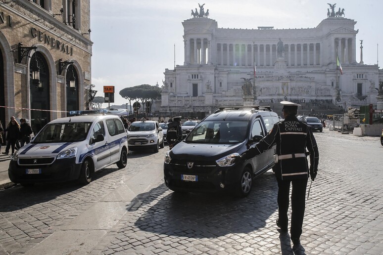 - RIPRODUZIONE RISERVATA