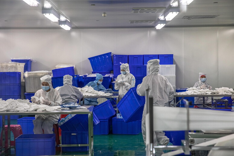 Zonsen Medical factory in Wuhan © ANSA/EPA