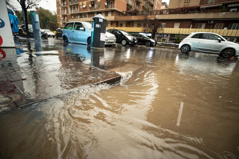 - RIPRODUZIONE RISERVATA