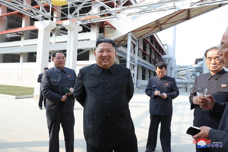 La presunta riapparizione di Kim Jong-un in pubblico © ANSA/EPA