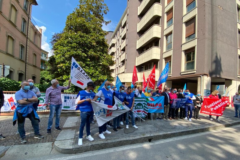 Carceri: sindacati in presidio a Bologna,  'più sicurezza ' - RIPRODUZIONE RISERVATA