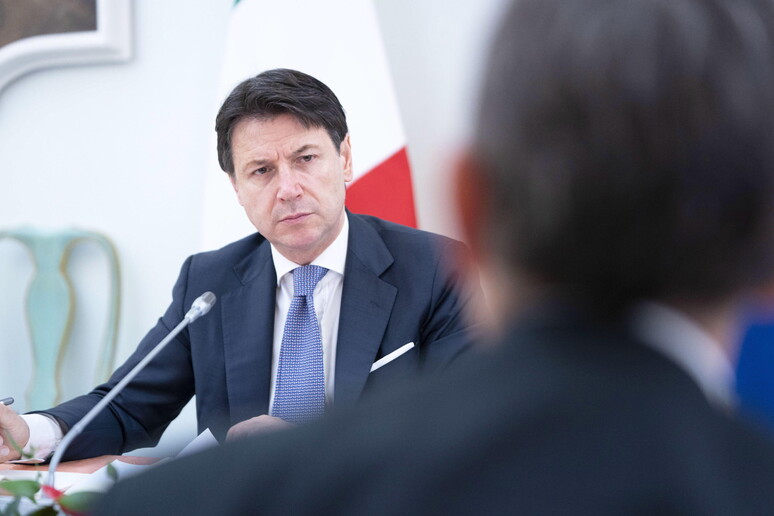 Il premier Giuseppe Conte (EPA/Filippo  Attili/Chigi Palace) © ANSA/EPA