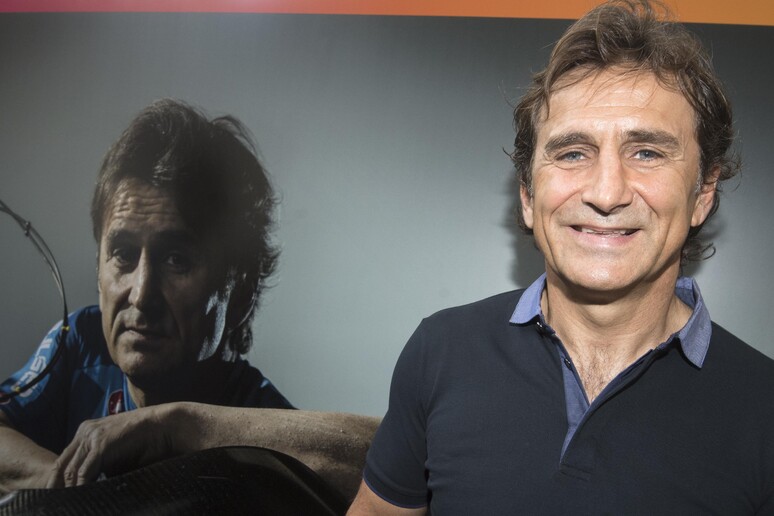 Alex Zanardi in una foto di archivio - RIPRODUZIONE RISERVATA