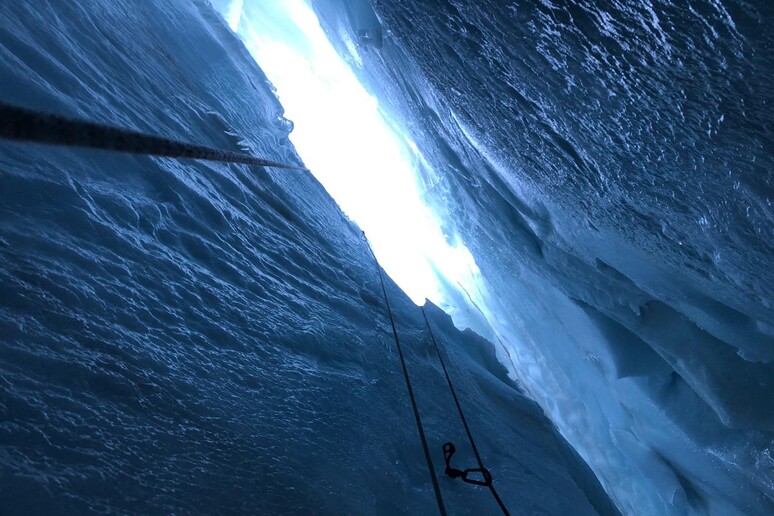 Caduto in crepaccio su Gran paradiso, sospese ricerche - RIPRODUZIONE RISERVATA