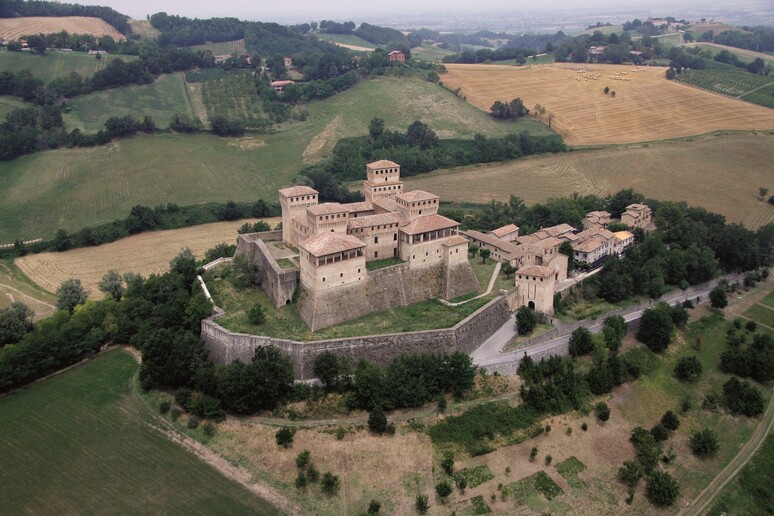 - RIPRODUZIONE RISERVATA