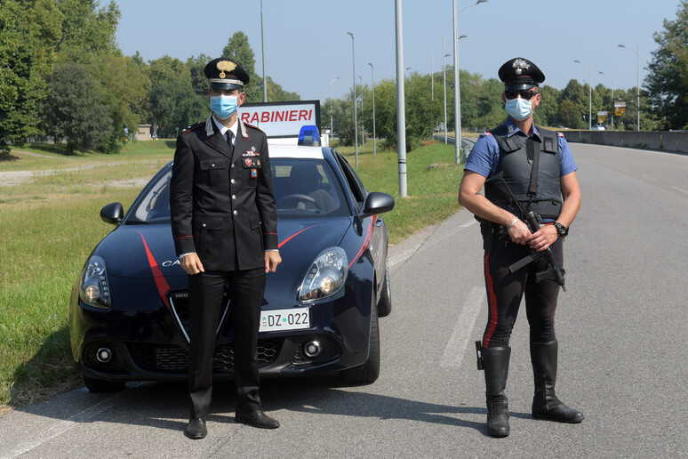 Carabinieri in servizio - RIPRODUZIONE RISERVATA