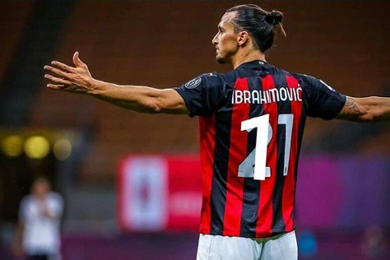 Milan: Ibra in rossonero con la 11,mi sto scaldando -     ALL RIGHTS RESERVED