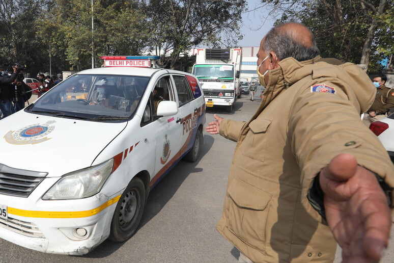 Polizia a New Delhi © ANSA/EPA