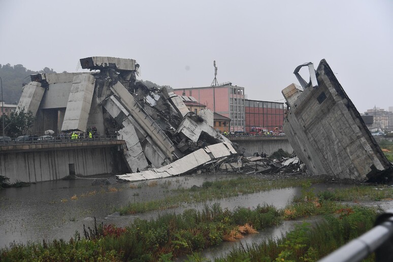 Il ponte Morandi crollato - RIPRODUZIONE RISERVATA