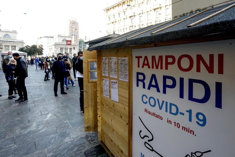 Centro tamponi - RIPRODUZIONE RISERVATA