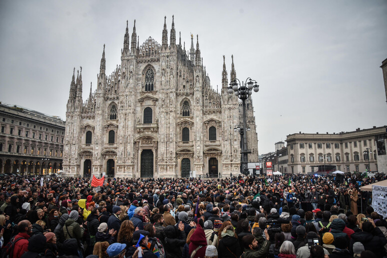 - RIPRODUZIONE RISERVATA