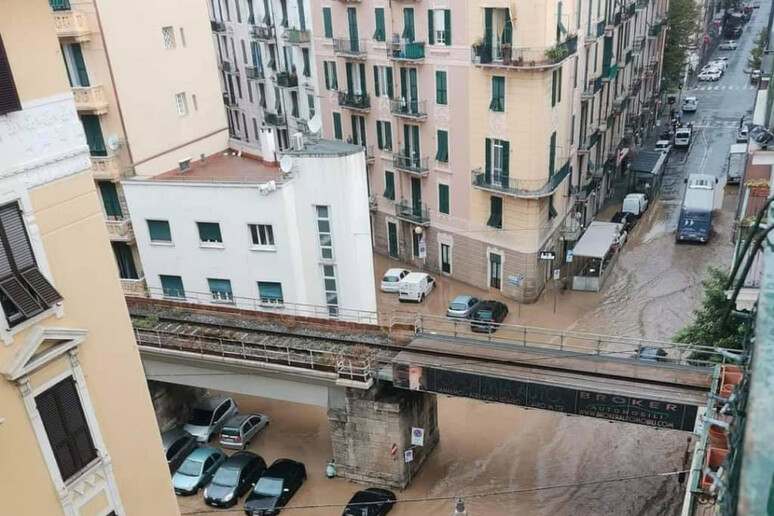 Maltempo: allerta in Liguria; disagi a Savona, allagamenti - RIPRODUZIONE RISERVATA