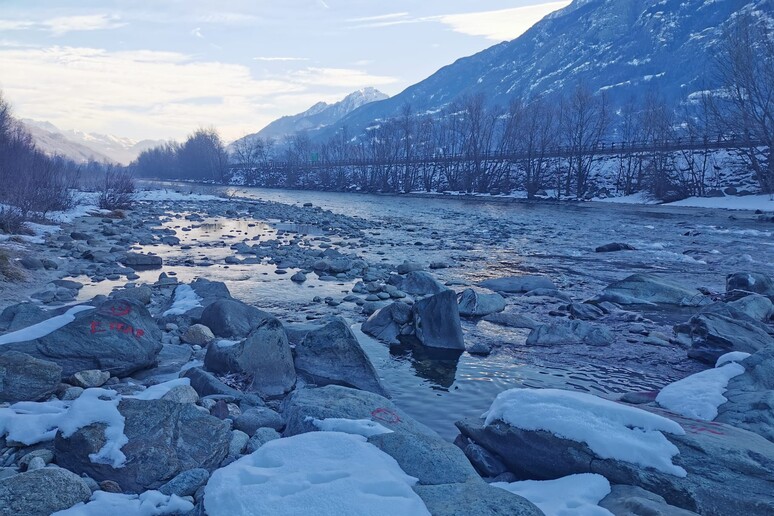 Uomo trovato morto nella Dora Baltea ad Aosta - RIPRODUZIONE RISERVATA