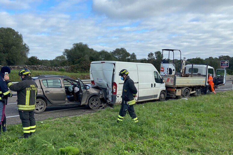 Incidente stradale sulla 131 - RIPRODUZIONE RISERVATA