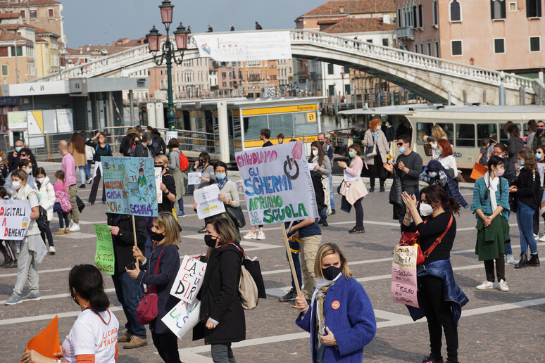 - RIPRODUZIONE RISERVATA