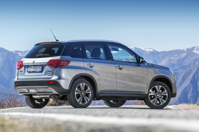 Suzuki Vitara Hybrid A/T, quanti vantaggi con l'automatico - Novità e  Anticipazione 