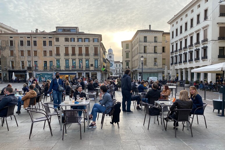 Padova, Piazza della Frutta - RIPRODUZIONE RISERVATA