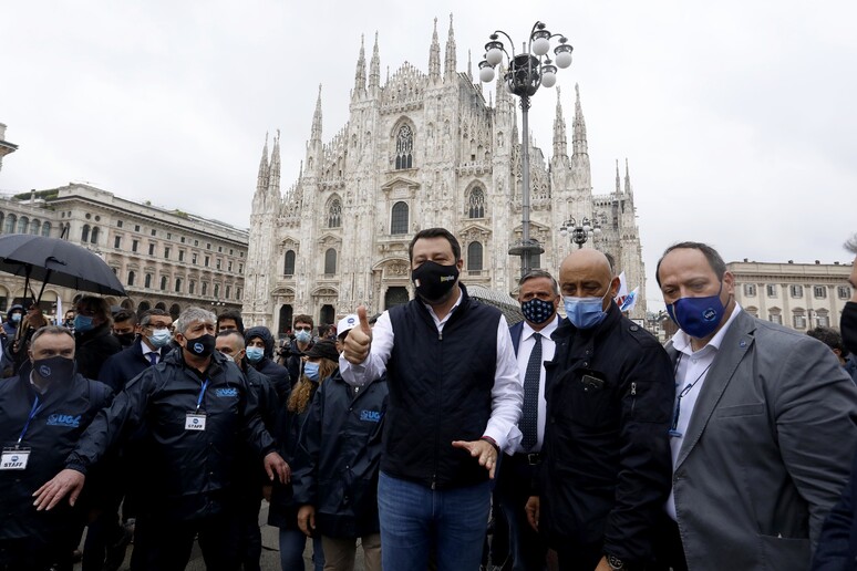 - RIPRODUZIONE RISERVATA