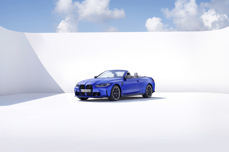 BMW M4 Competition, nuova versione si scopre anche la testa - RIPRODUZIONE RISERVATA